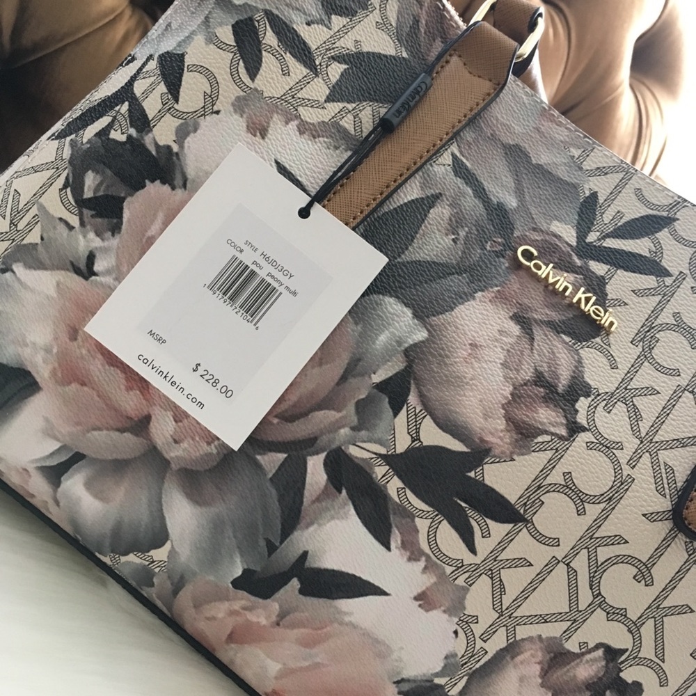 ββSOLDββCalvin Klein Unique Handbag - Picture 7 of 7